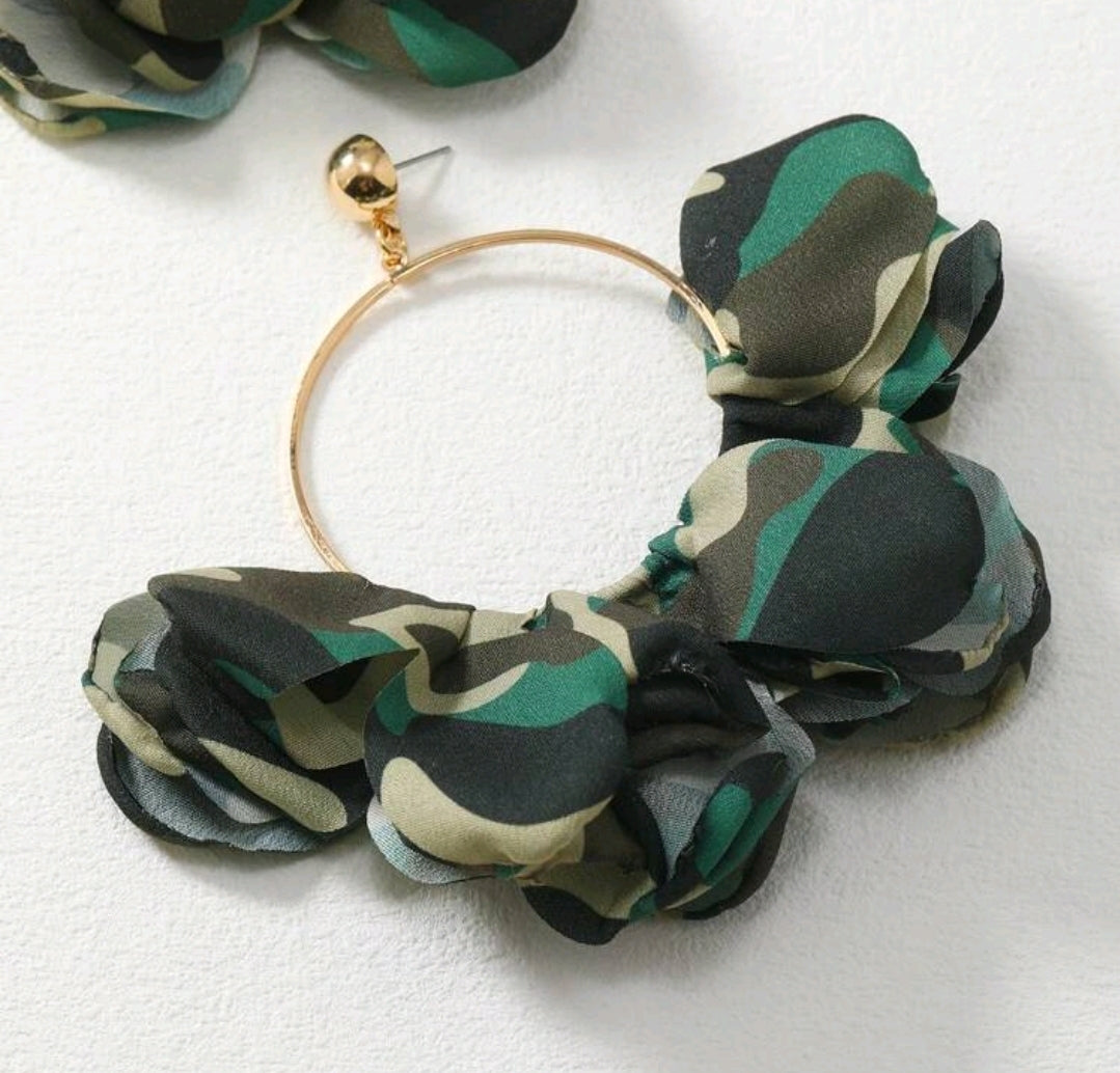 CAMO PETAL HOOPS