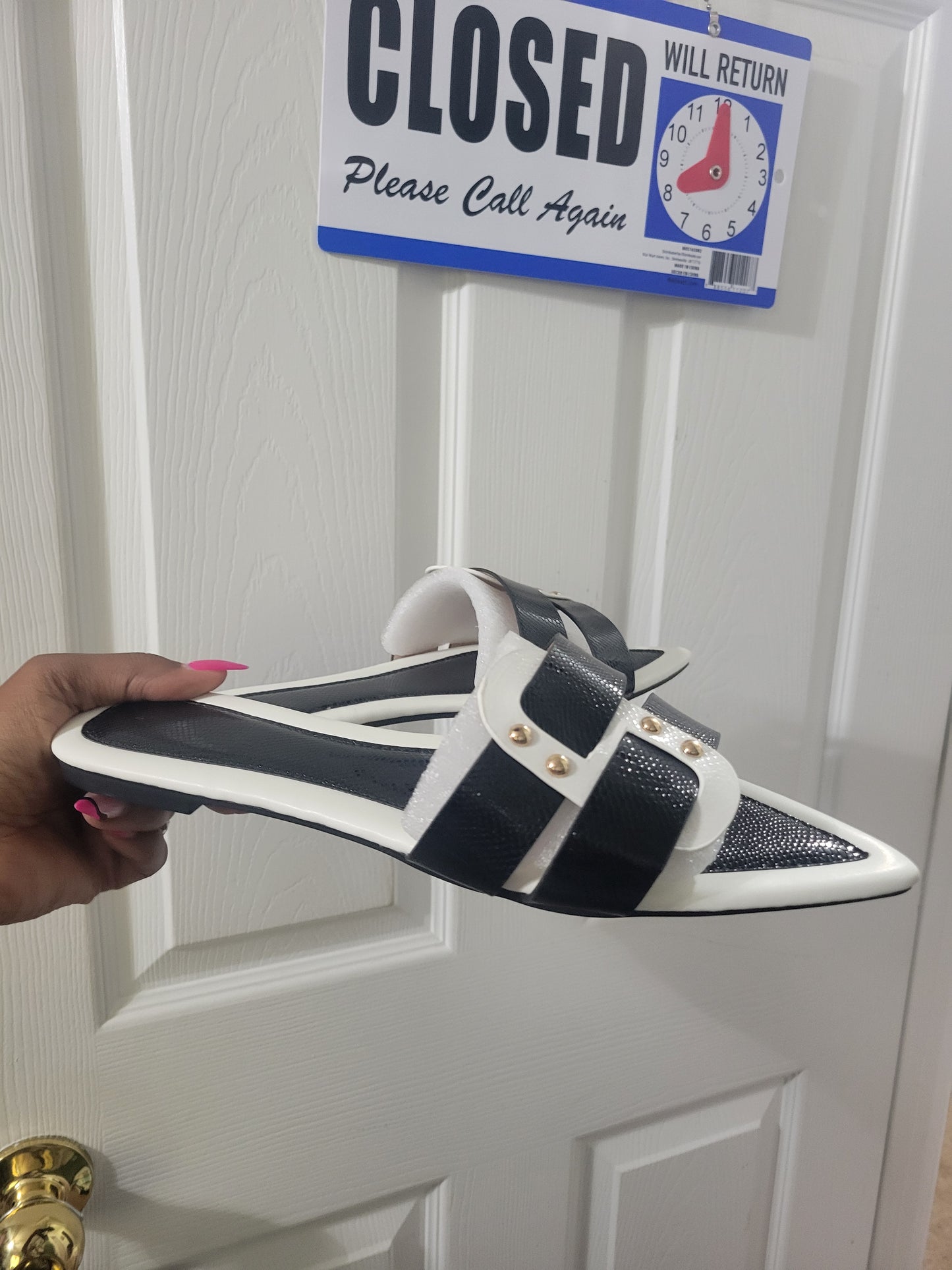 SZ 11 BLACK & WHITE MULES