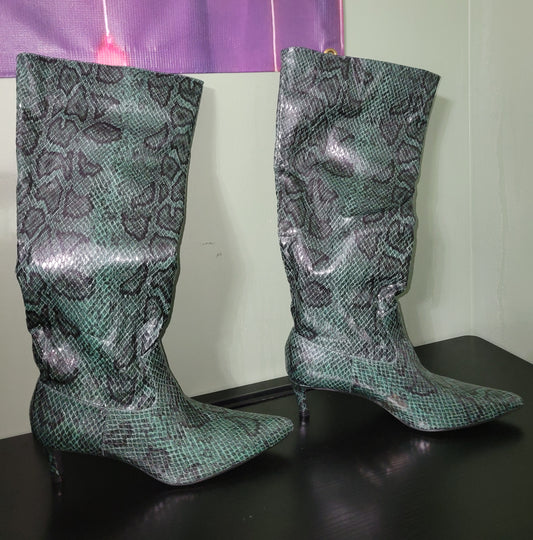 SIZE 8.5 GREEN & BLACK SNAKE KITTEN HEEL BOOTS