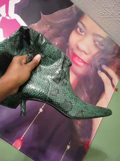 SIZE 8.5 GREEN & BLACK SNAKE KITTEN HEEL BOOTS